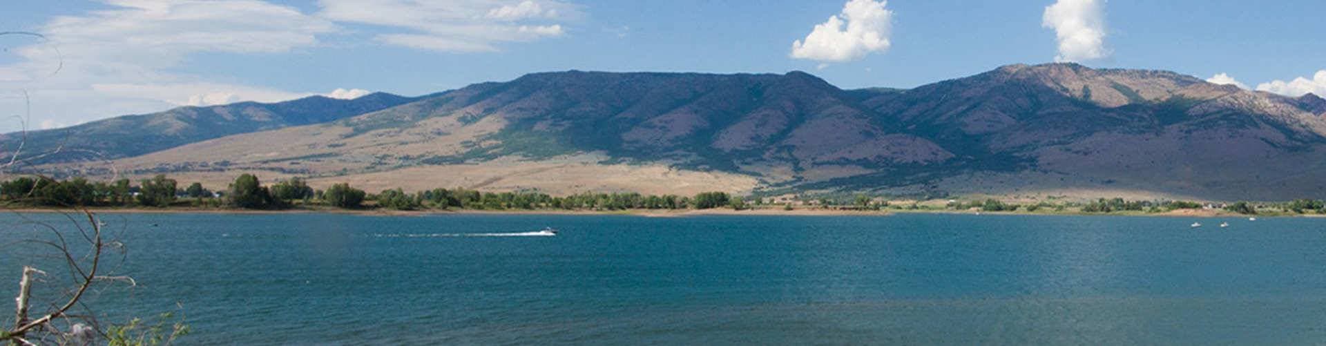 Pineview Reservoir with mountains and blue water in Ogden Valley, Utah